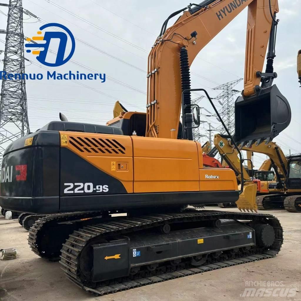 Hyundai R220LC-9S Pelle sur chenilles