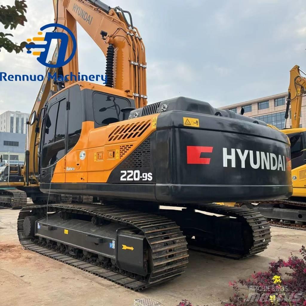 Hyundai R220LC-9S Pelle sur chenilles