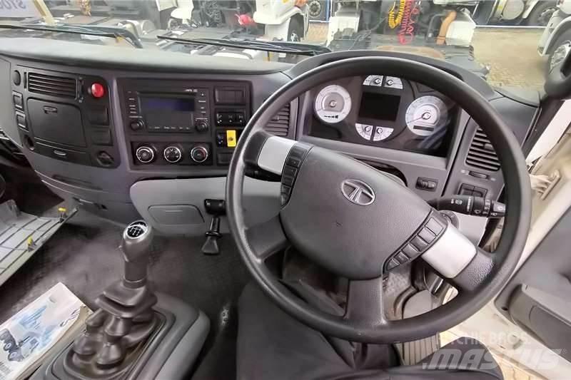 Tata PRIMA 3338K Autre camion