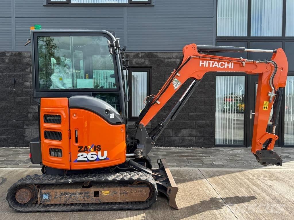 Hitachi ZX 26 U-6 Mini pelle < 7t