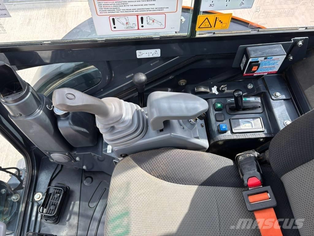 Hitachi ZX 26 U-6 Mini pelle < 7t