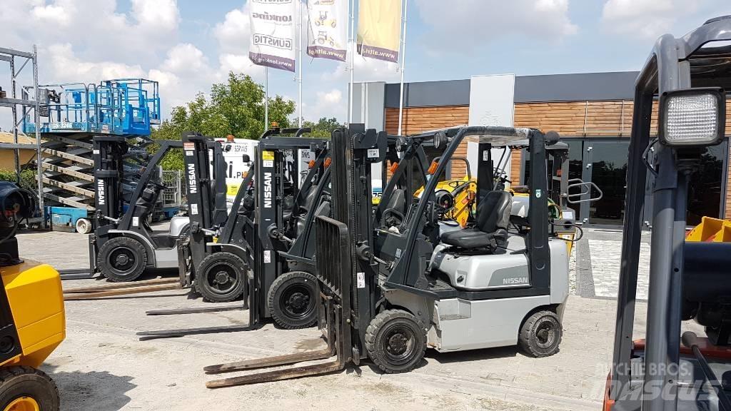 Nissan U1D2A25LQ Chariots GPL