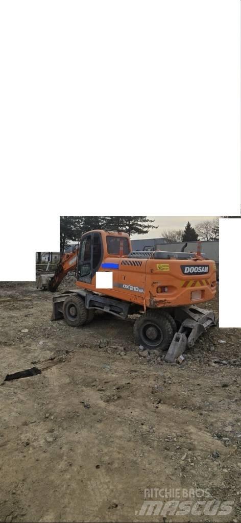 Doosan DX 210 W Pelle sur pneus