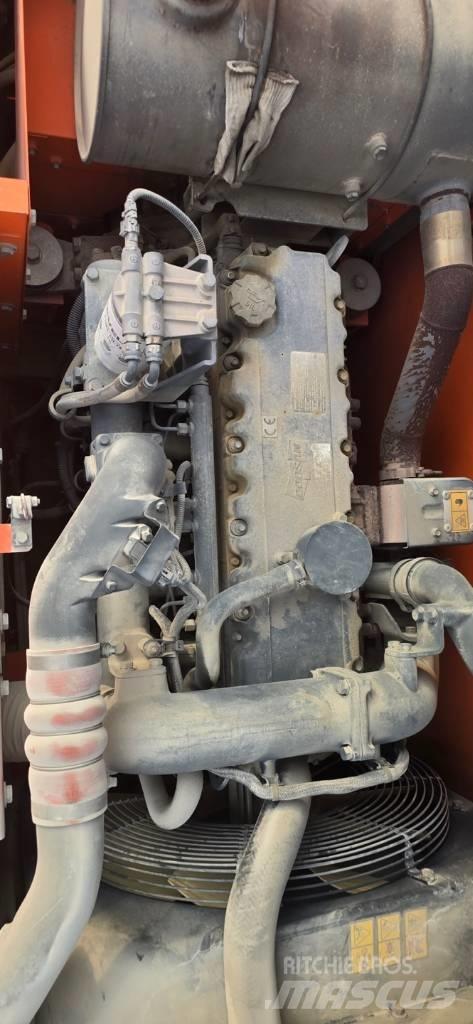 Doosan DX 210 W Pelle sur pneus