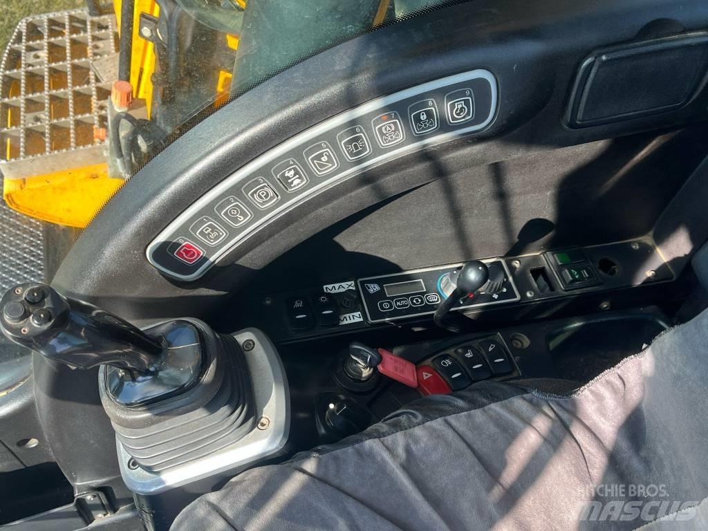 JCB JS 145 W Pelle sur pneus