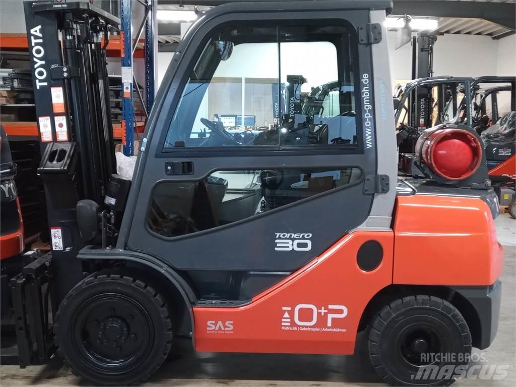 Toyota 02-8FGF30 Chariots GPL