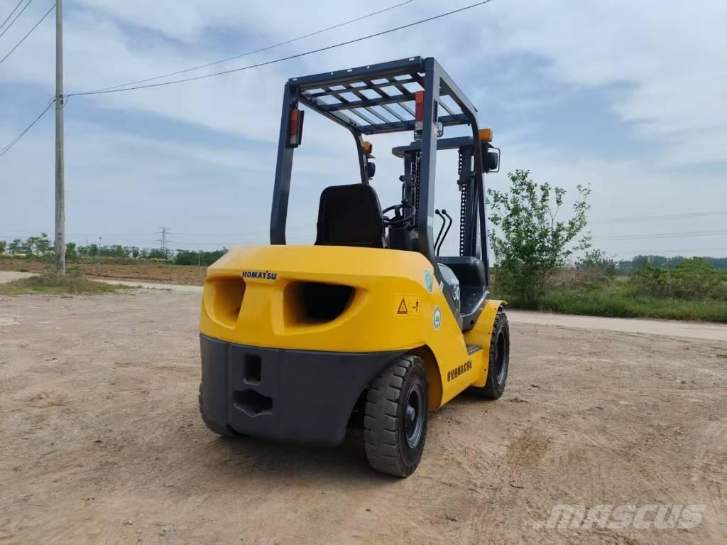 Komatsu 30 Chariots diesel