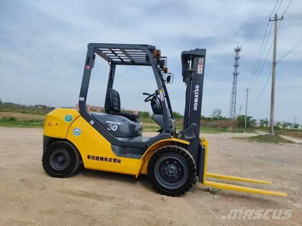 Komatsu 30 Chariots diesel