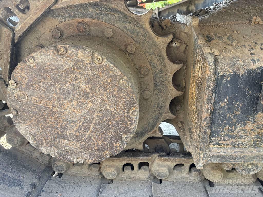 JCB JZ 140 LC Pelle sur chenilles