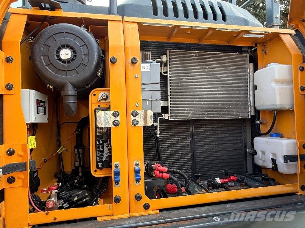 Hyundai HX220AL Pelle sur chenilles