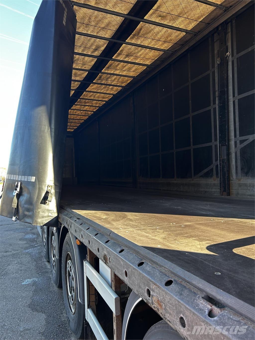 Nordic Trailer  Semi remorque à rideaux coulissants (PLSC)