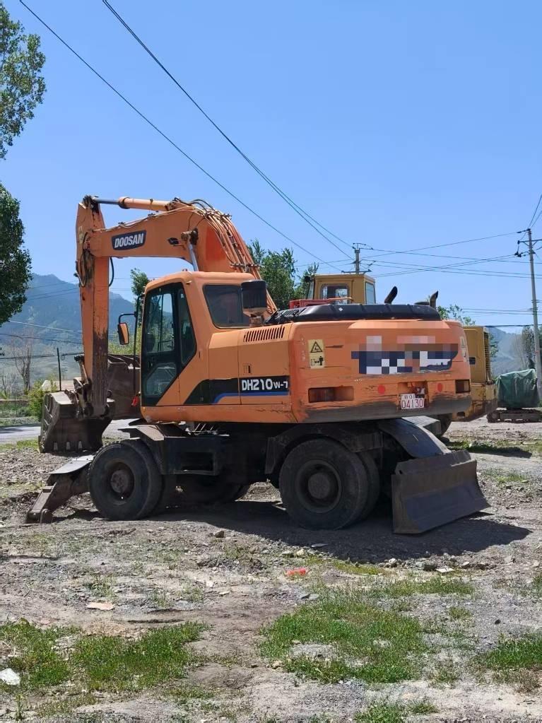 Doosan DH210W-7 Pelle sur pneus