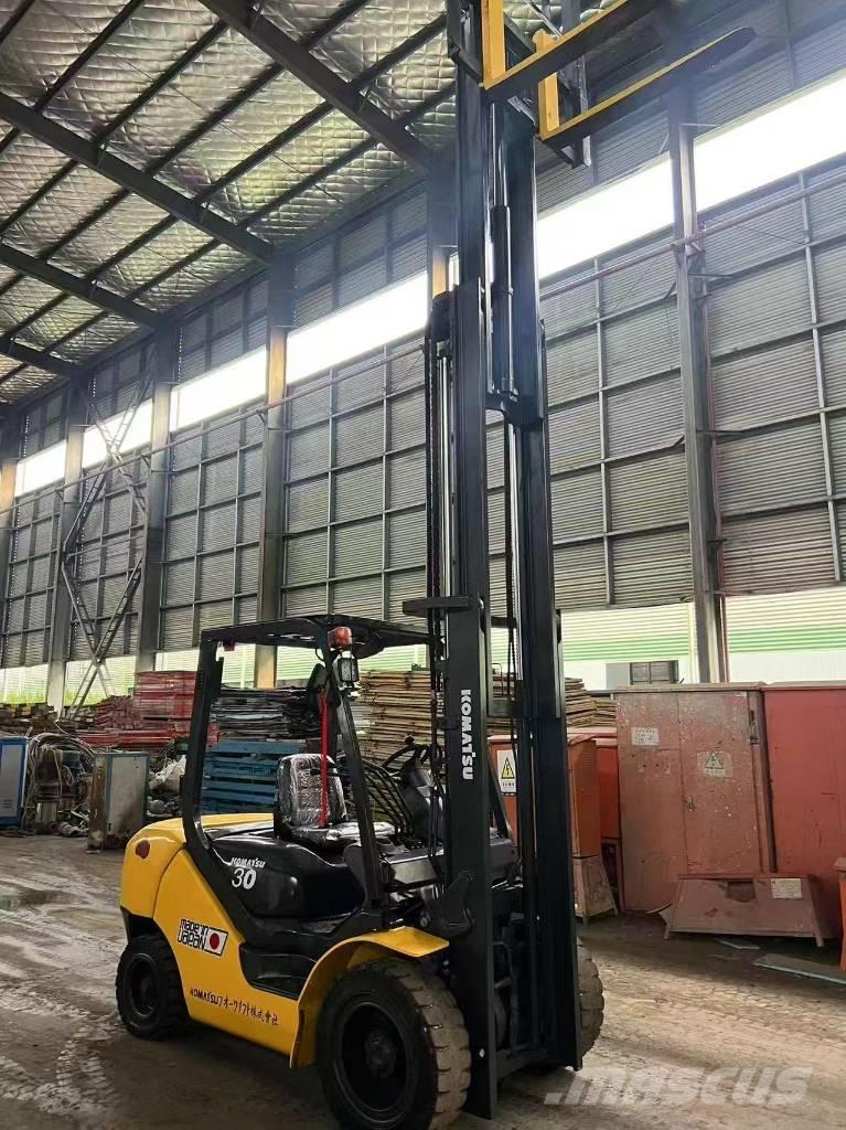 Komatsu FD 30 T-17 Chariots diesel