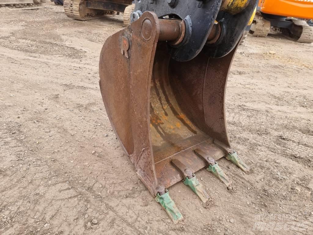 JCB JS 210 LC Pelle sur chenilles
