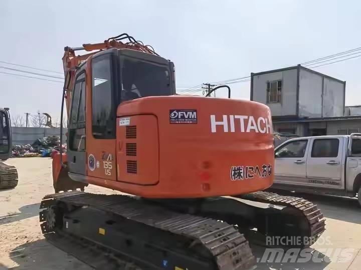 Hitachi ZX135 Pelle sur chenilles