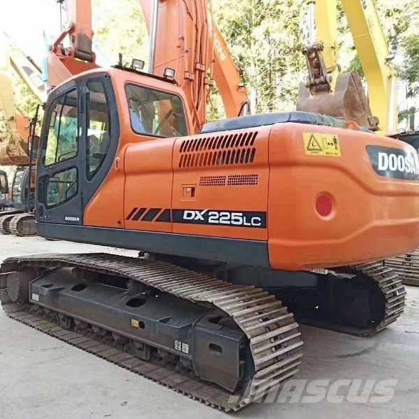 Doosan DX 225 Pelle sur chenilles