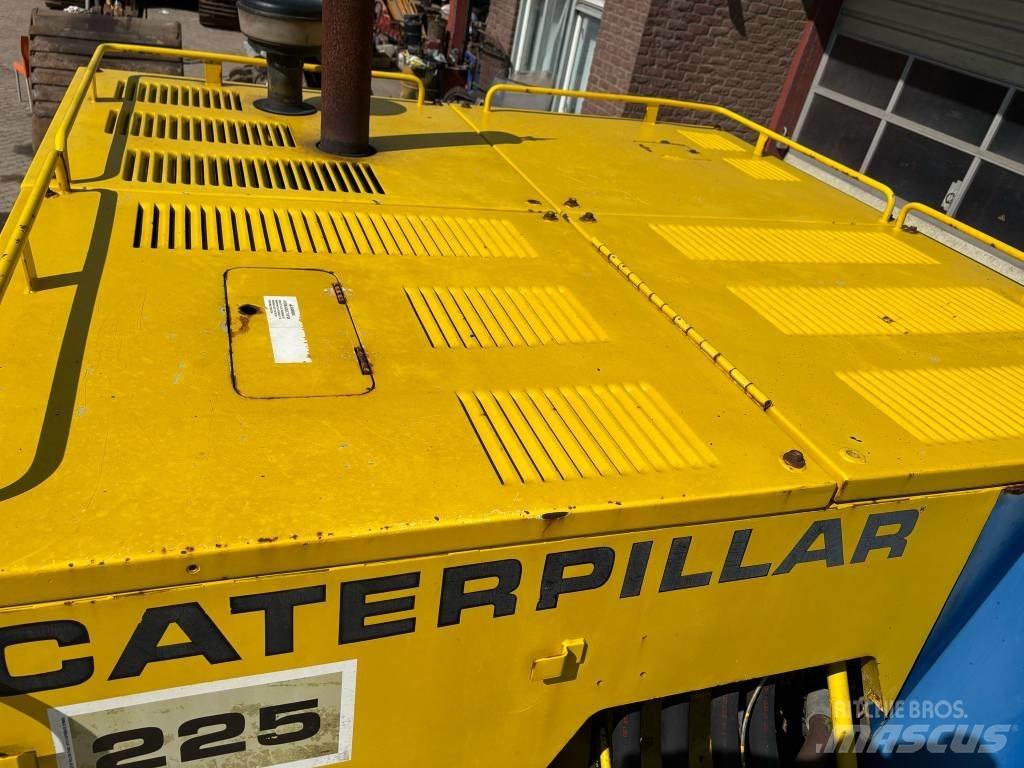 CAT 225 Pelle sur chenilles