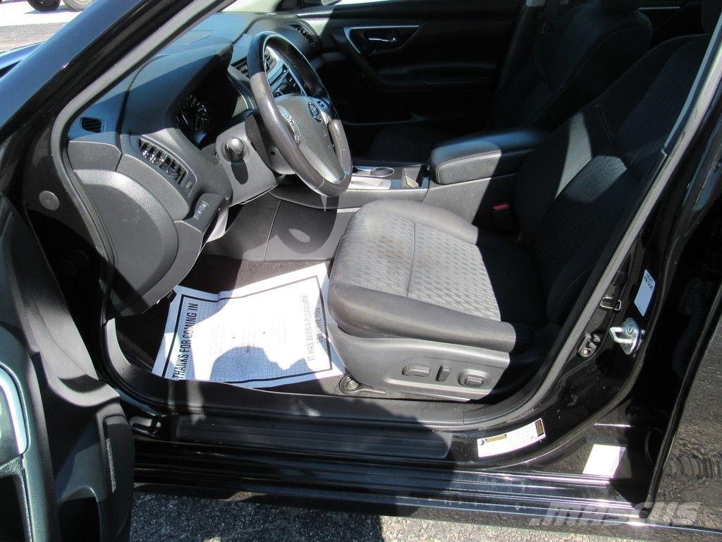 Nissan Altima Voiture