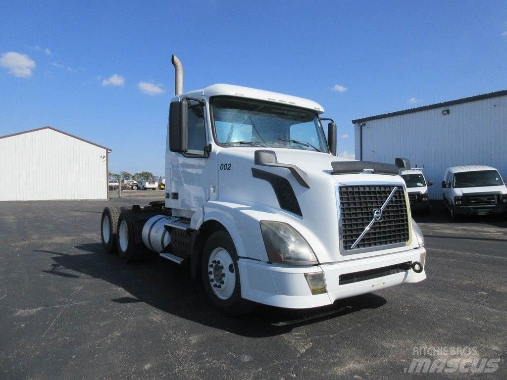 Volvo VNL64 Camion plateau