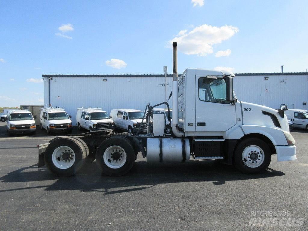Volvo VNL64 Camion plateau