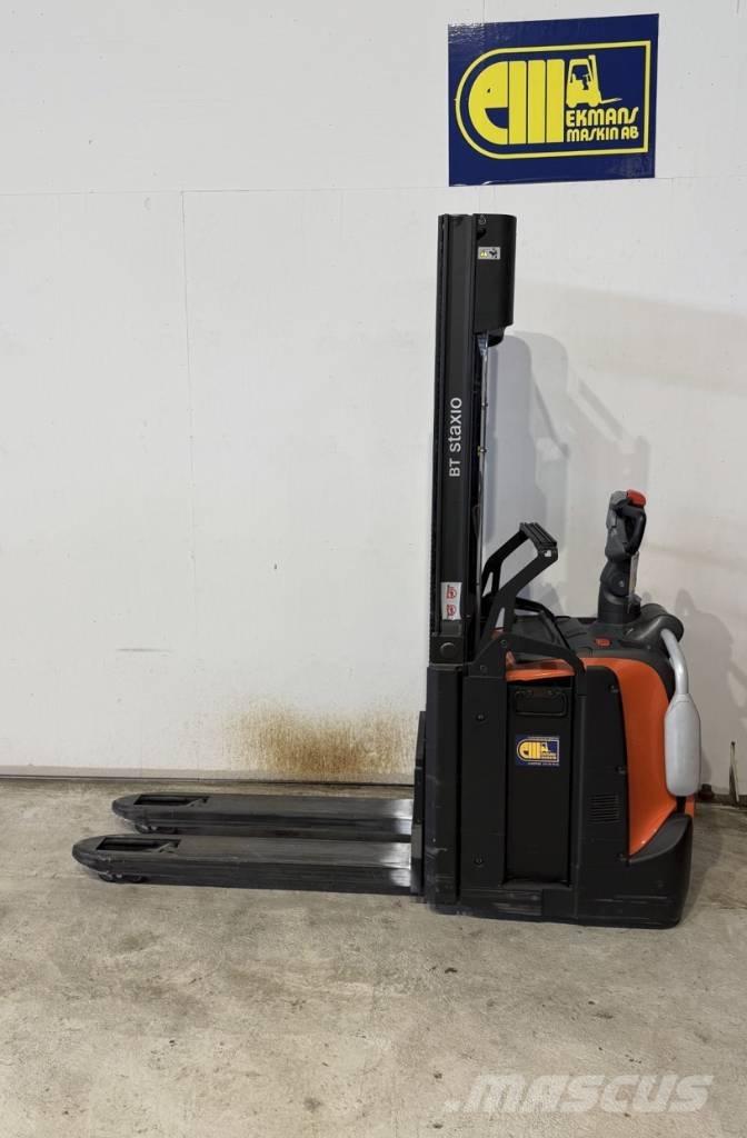 BT truck SPE 120L Gerbeur accompagnant