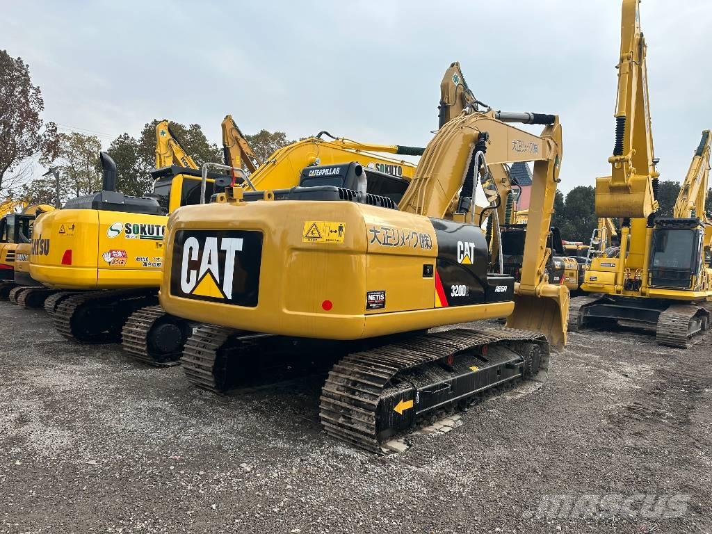 CAT 320 D2 Pelle sur chenilles