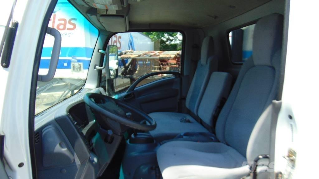 Isuzu NRR Camion plateau