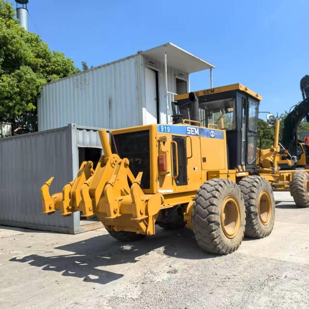 SEM 919 Niveleuse