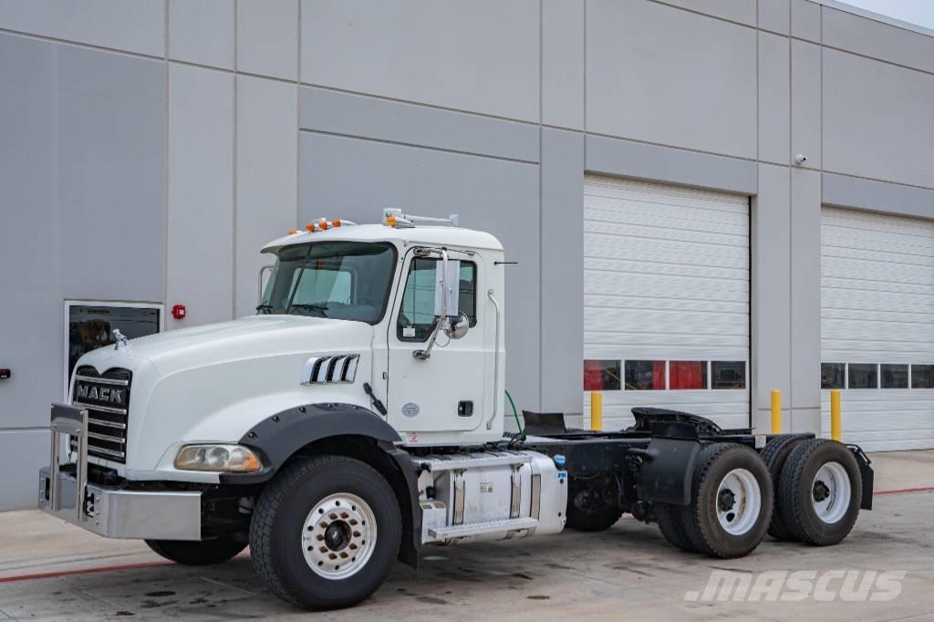 Mack Granite GU 813 Tracteur routier