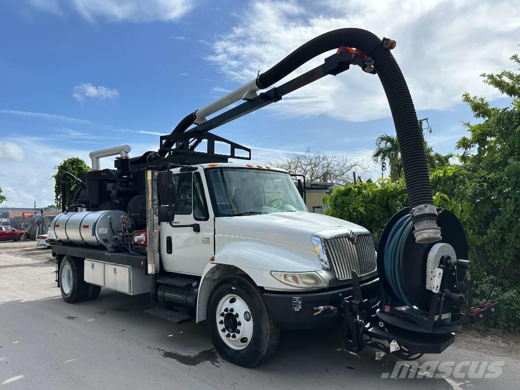 International 4300 Camion aspirateur, Hydrocureur