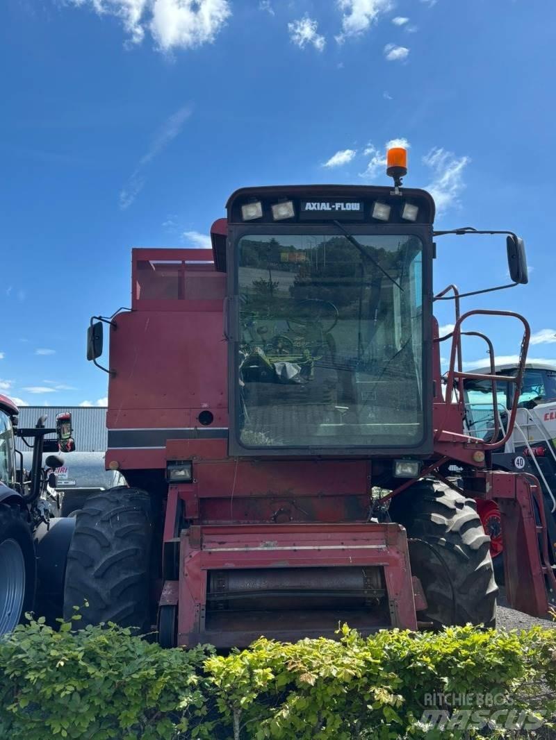 Case IH 1680 Axial Moissonneuse batteuse