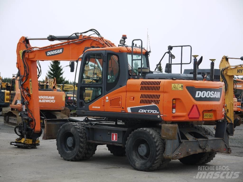 Doosan DX 170 W-5 Pelle sur pneus