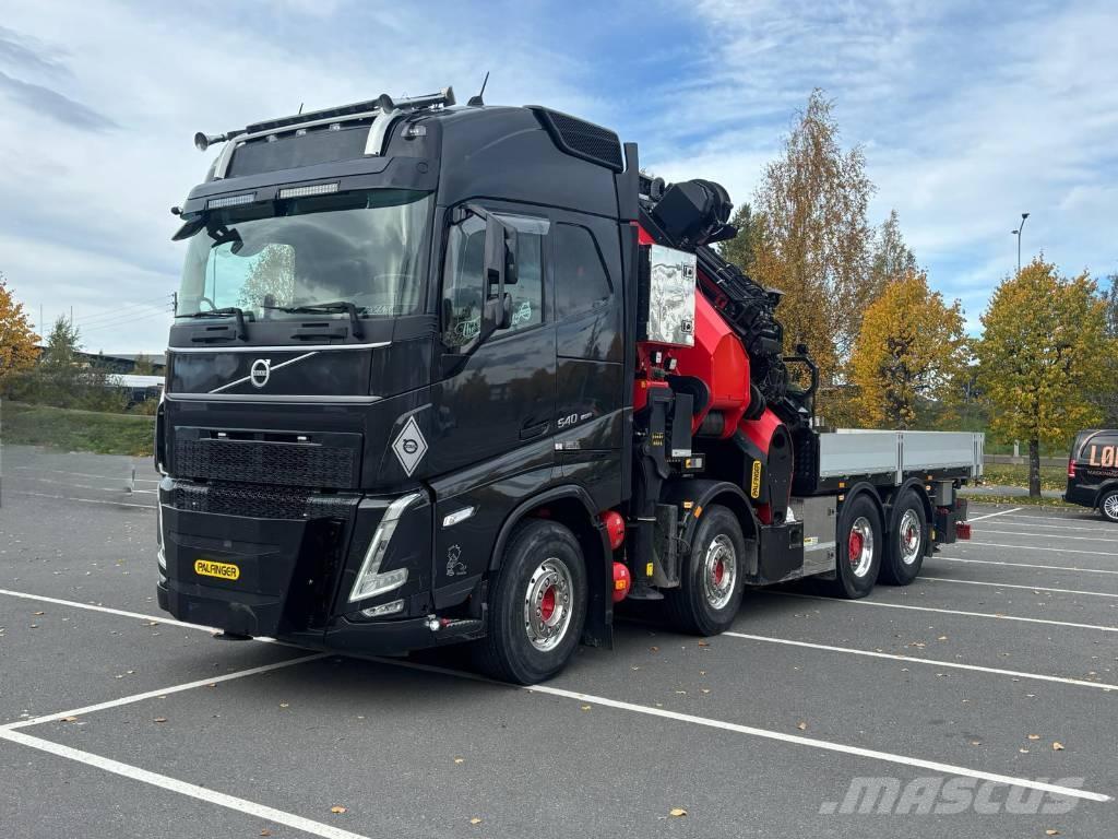 Volvo FH 540 Camion plateau ridelle avec grue