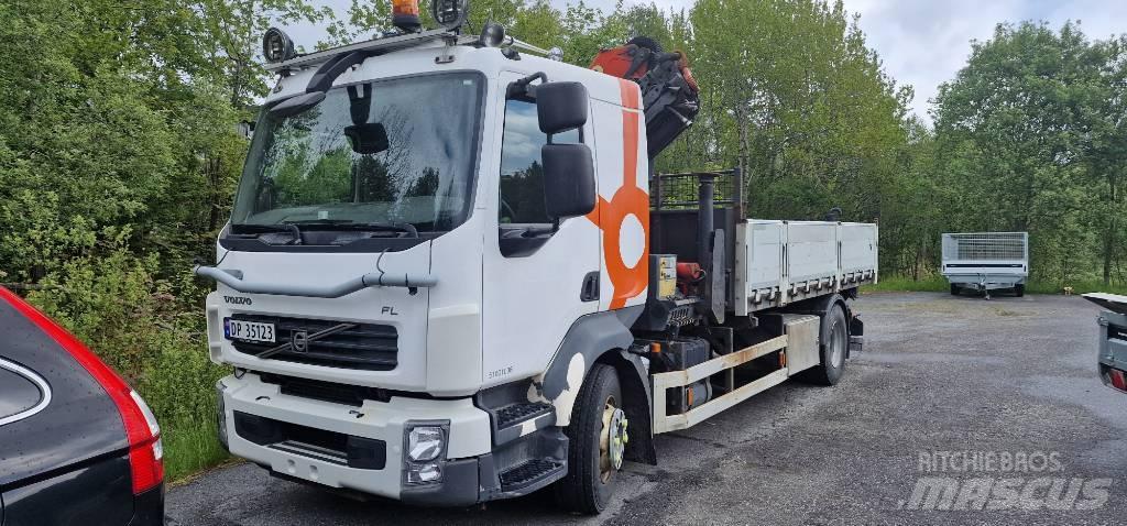 Volvo FL 240 Camion plateau ridelle avec grue