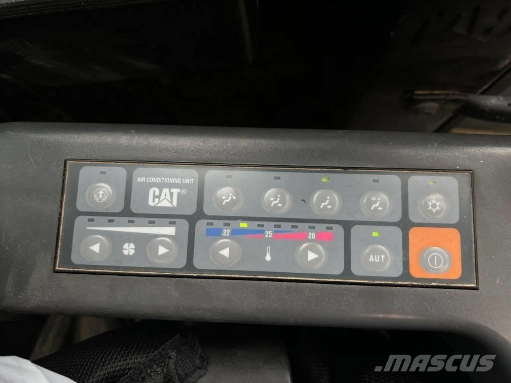 CAT 321D LCR Pelle sur chenilles