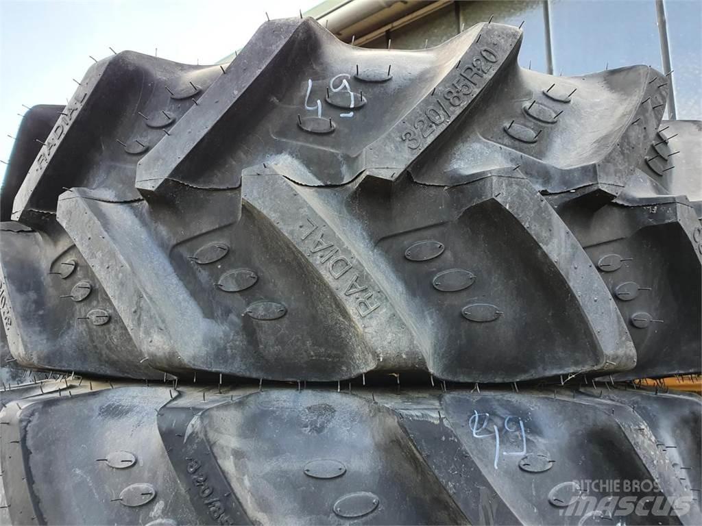 BKT 320/85R20 x2 Pneus, roues et jantes