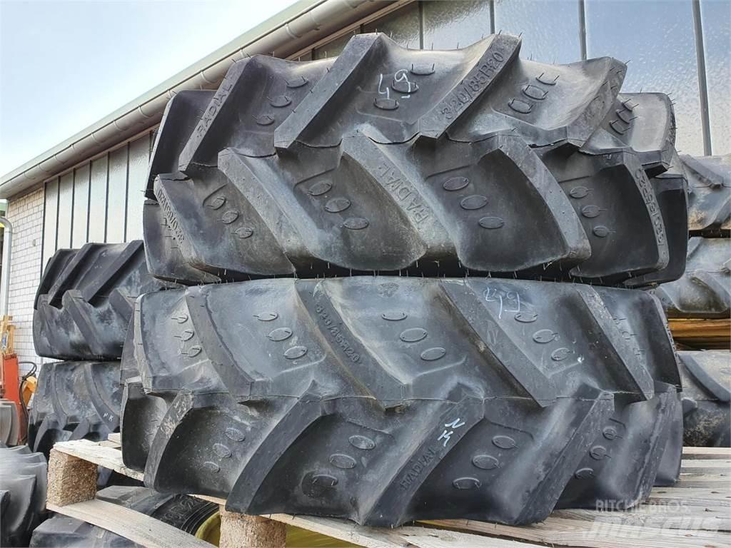 BKT 320/85R20 x2 Pneus, roues et jantes
