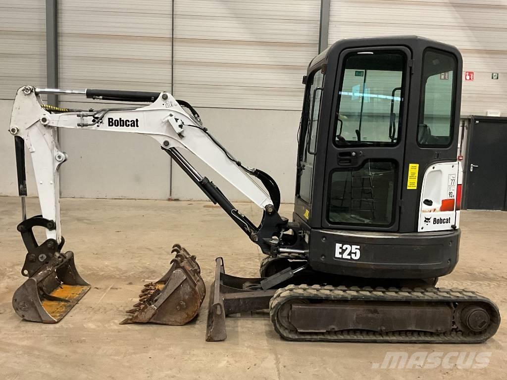 Bobcat E 25 Mini pelle < 7t