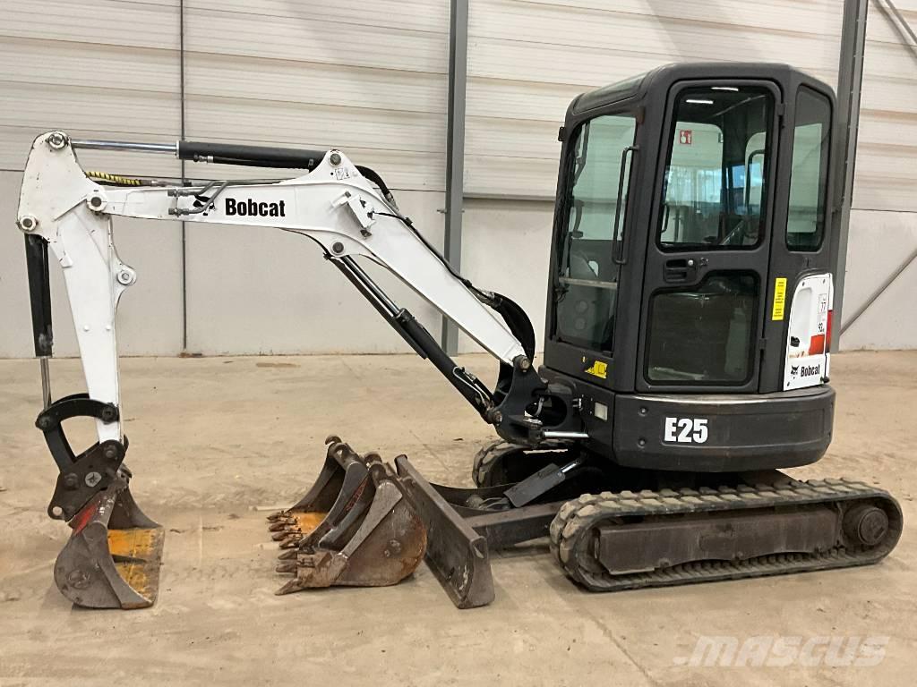Bobcat E 25 Mini pelle < 7t