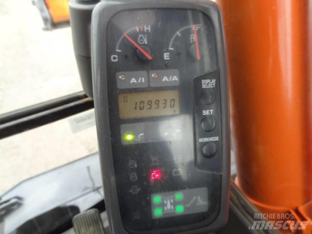 Hitachi EX 160 WD Pelle sur pneus