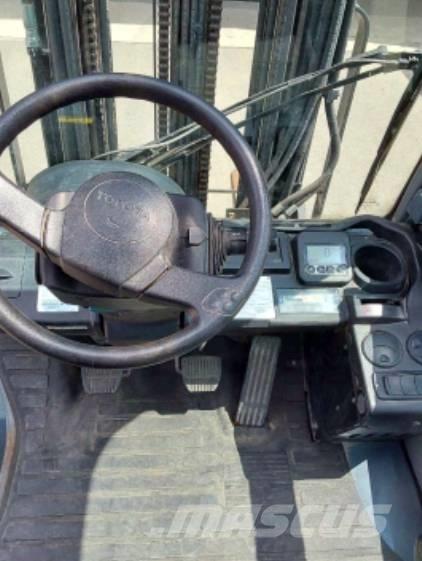 Toyota 02-8 FDF 25 Chariots diesel