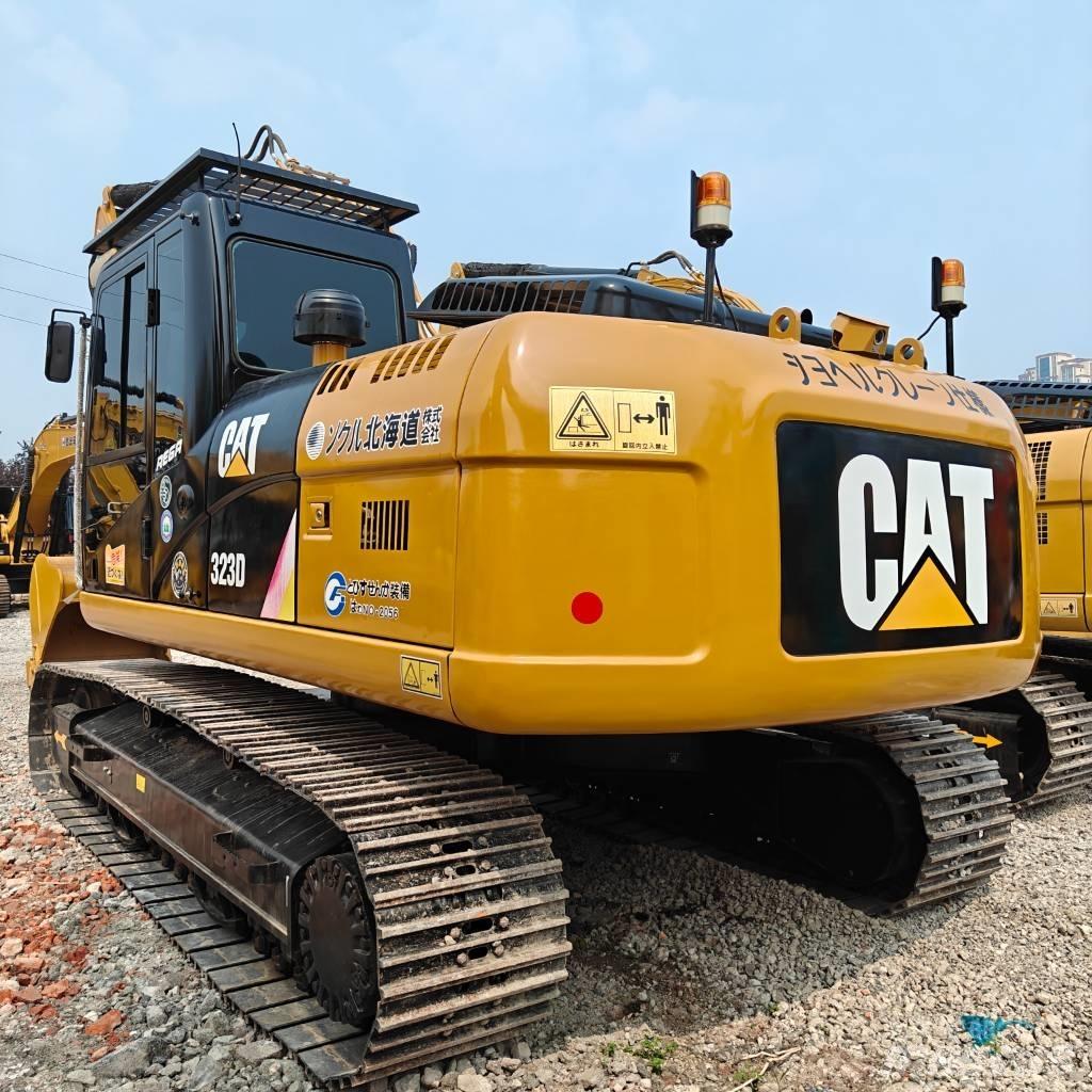 CAT 323D Pelle sur chenilles