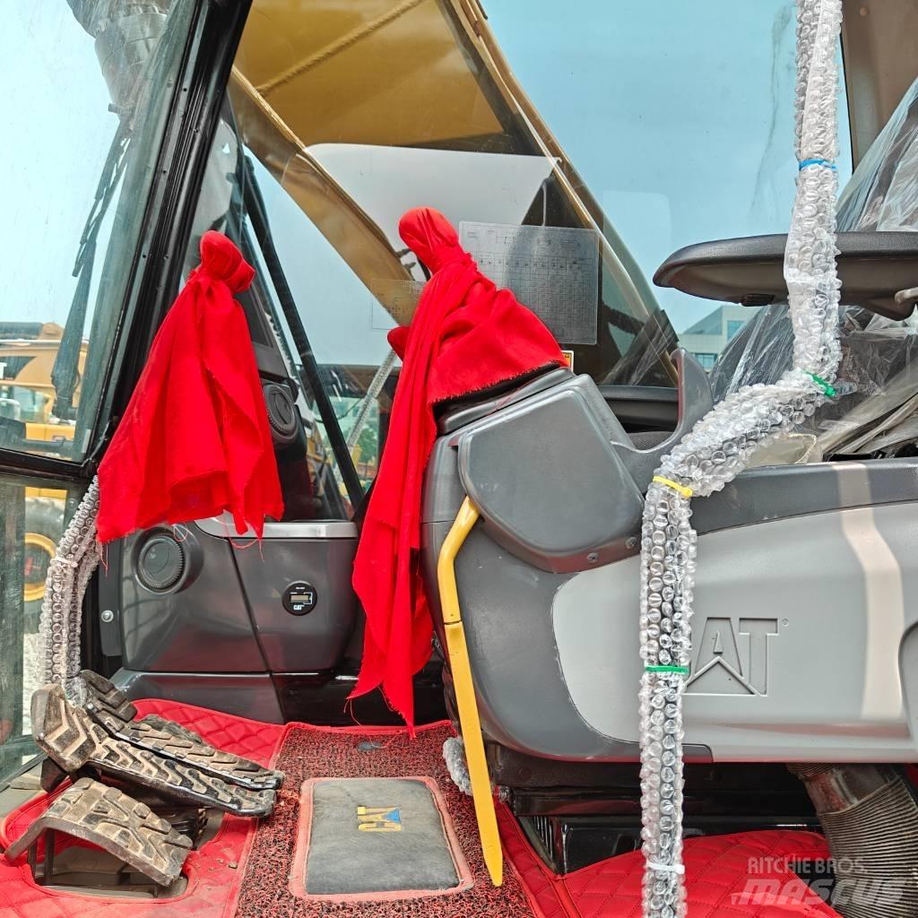 CAT 323D Pelle sur chenilles