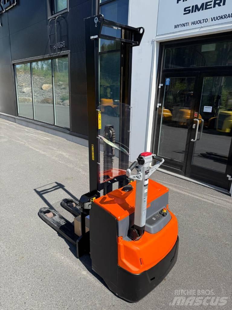 Rocla SWS12L Gerbeur accompagnant