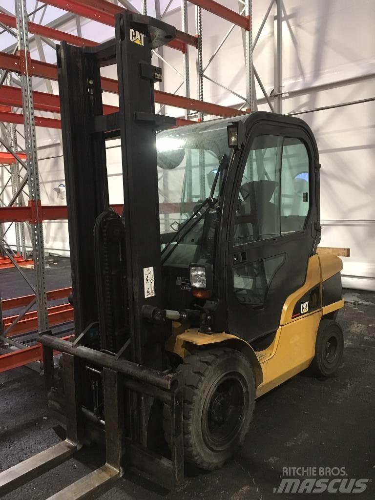CAT DP 35 N Chariots diesel