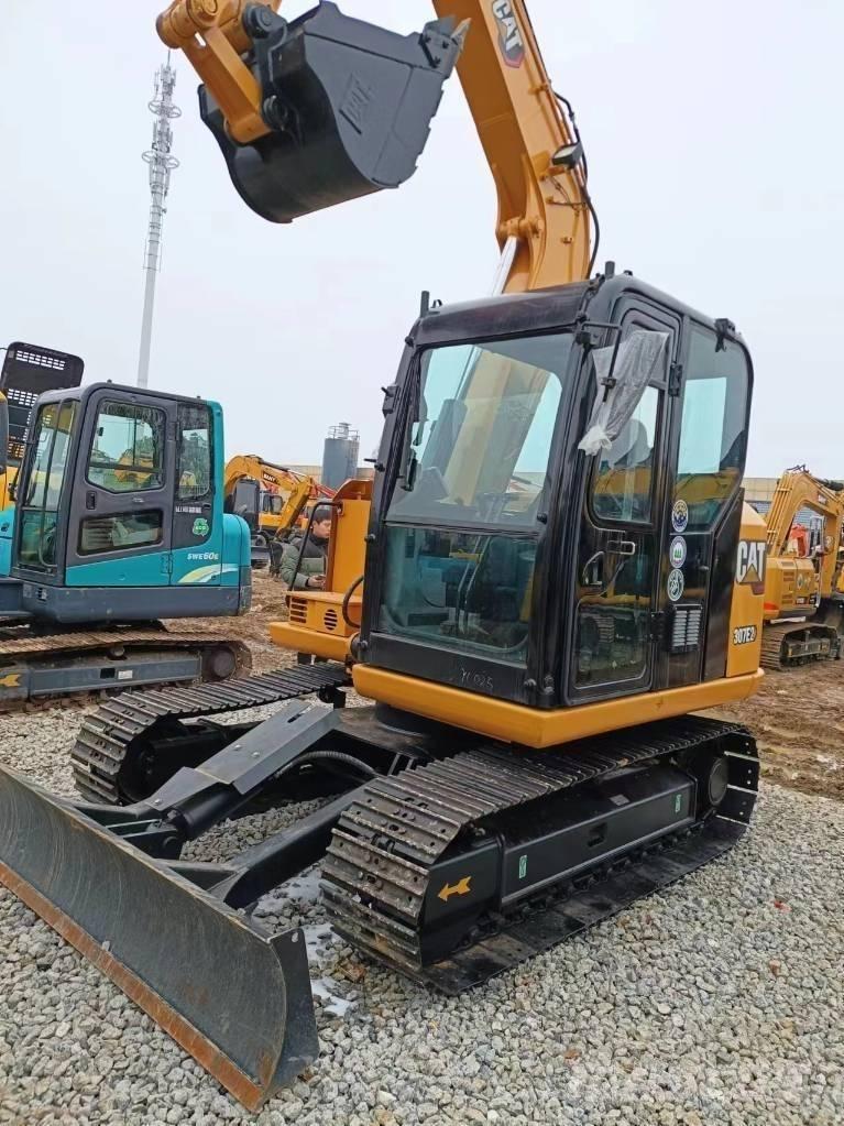 CAT 307 Pelle sur chenilles