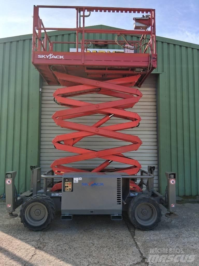 SkyJack SJ 6832 RT Nacelle ciseaux