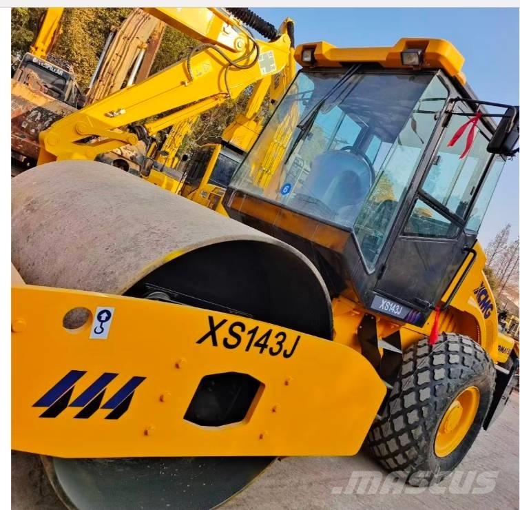 XCMG XS 142 J Compacteur de sol