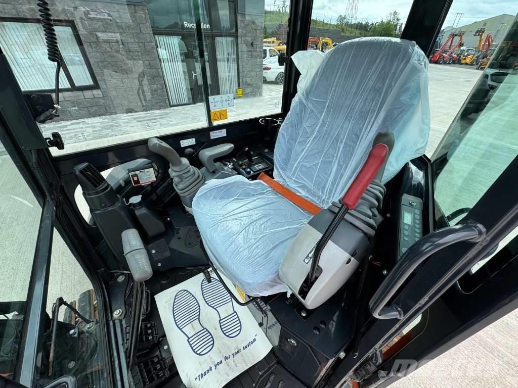 Hitachi ZX 26 U-6CLR Mini pelle < 7t