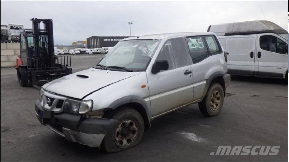 Nissan Terrano II Voiture